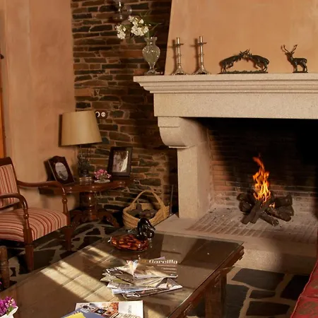 Palacio Viejo De Corchuelas 4*