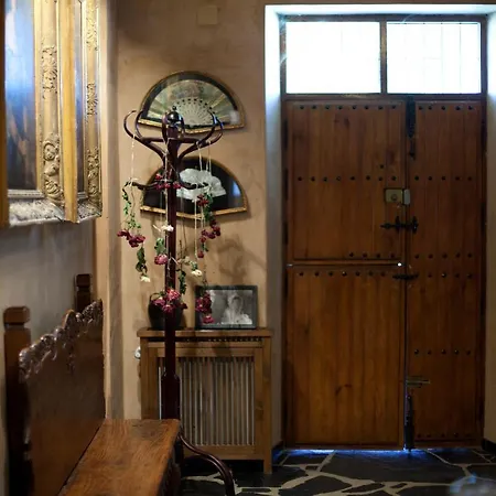 Palacio Viejo De Corchuelas 4*