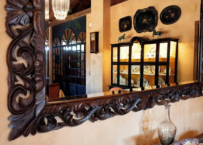 Palacio Viejo De Corchuelas 4*