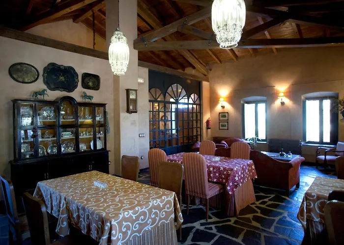 Palacio Viejo De Corchuelas 4*